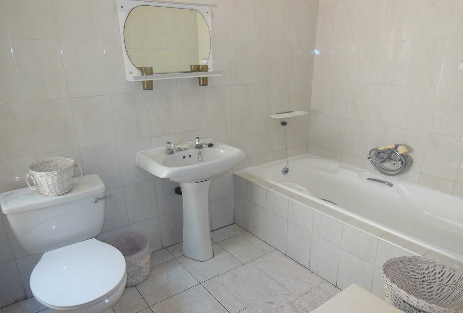 9 Seagall Dr 33