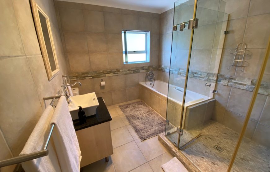01 Bathroom Serving East Wing Bedroom 2 870x555