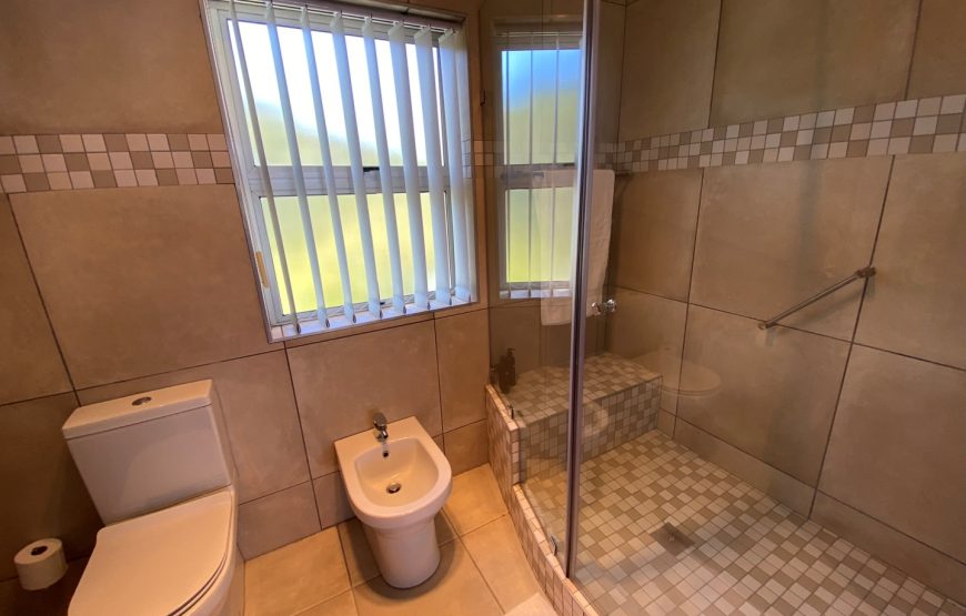 01 En Suite Bathroom West Wing Bedroom 1 870x555