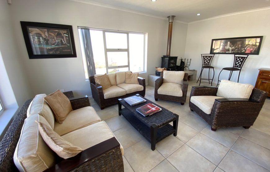 01 Entertainment Room Lounge Area 870x555