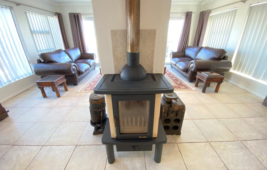 01 Lounge Fireplace 870x555