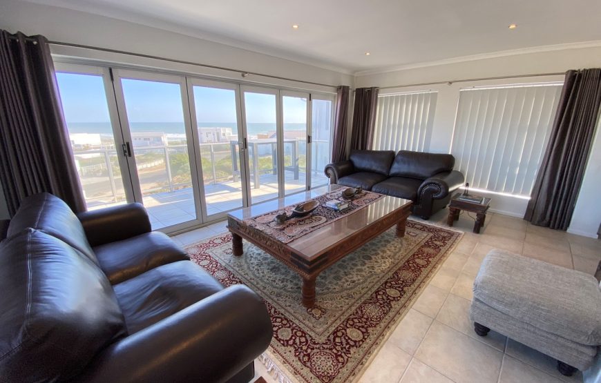 01 Lounge With Balcony View 870x555