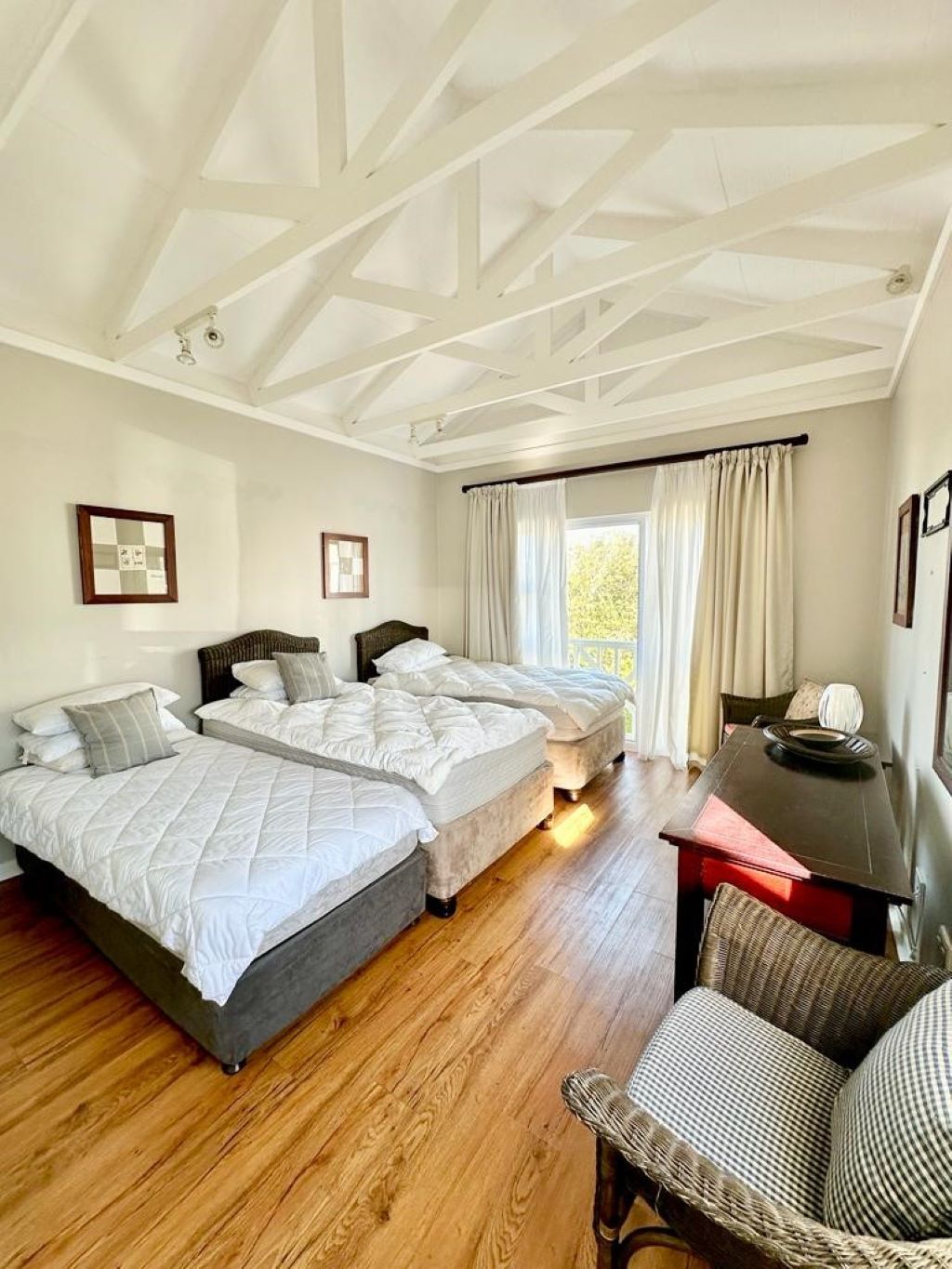 Room1 (002)