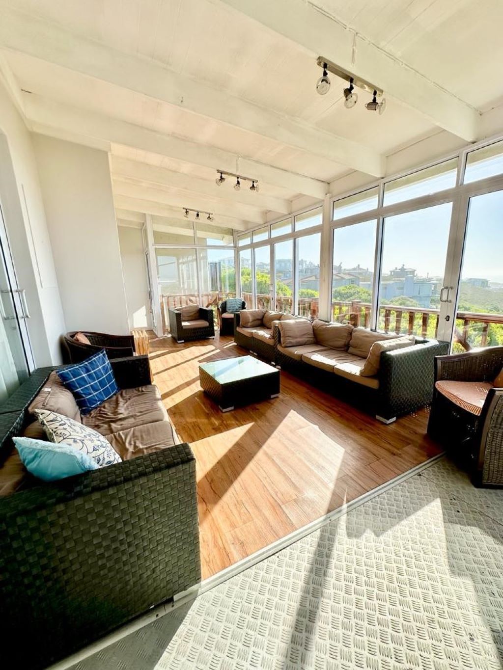 Sun Seaview Lounge (002)